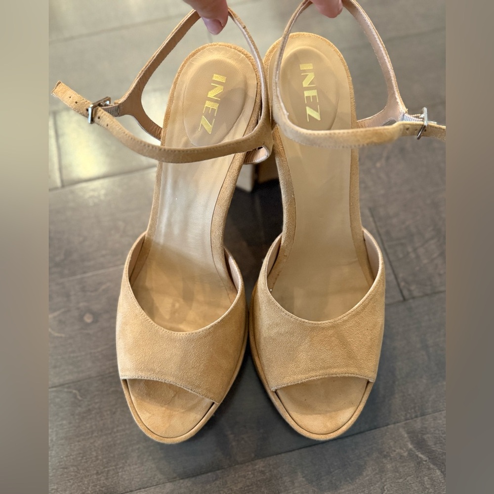 Inez Camilla Platforms in Tan Suede in Size 9